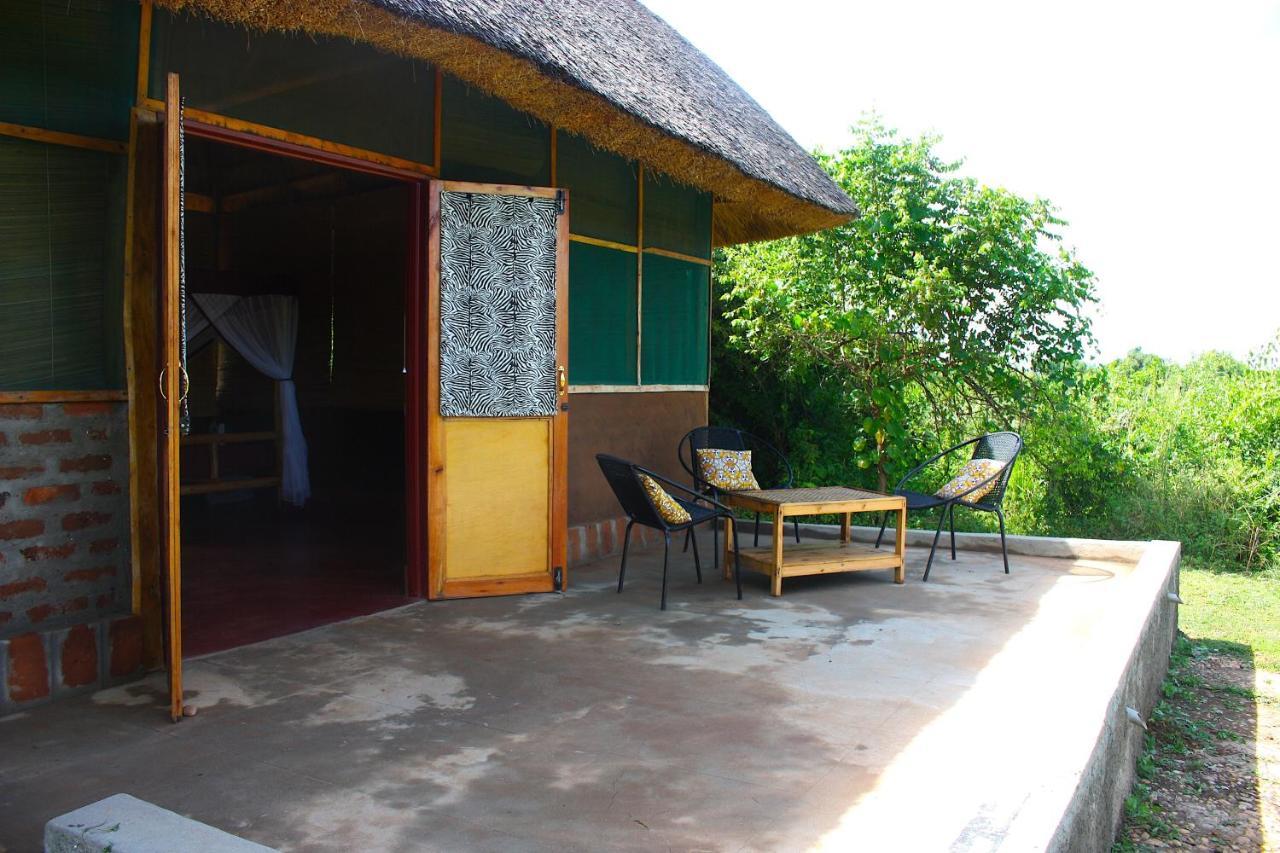 Отель Red Chilli Rest Camp Paraa Экстерьер фото