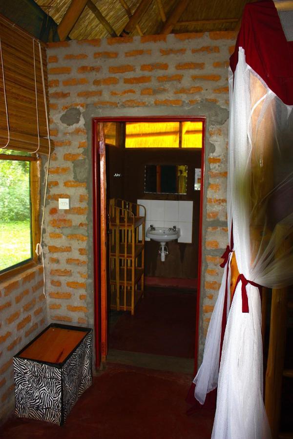 Отель Red Chilli Rest Camp Paraa Экстерьер фото