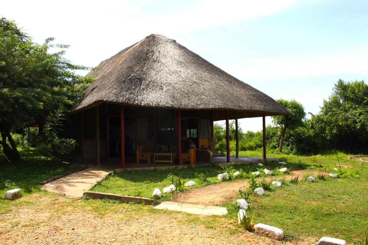 Отель Red Chilli Rest Camp Paraa Экстерьер фото